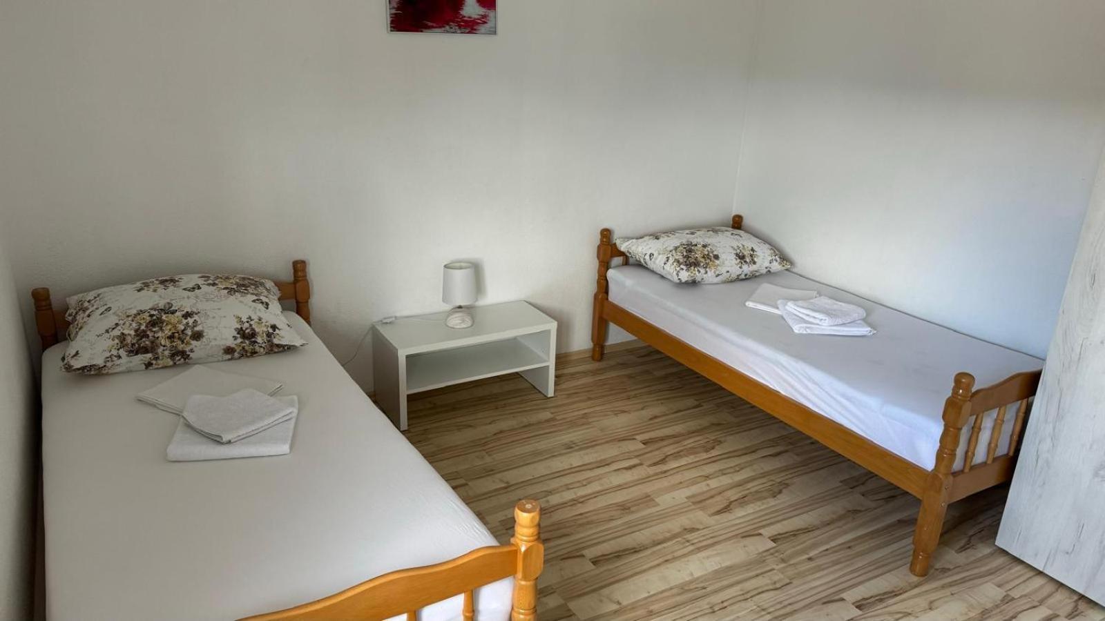 Апартаменти Apartman Malekin Prozor Екстер'єр фото