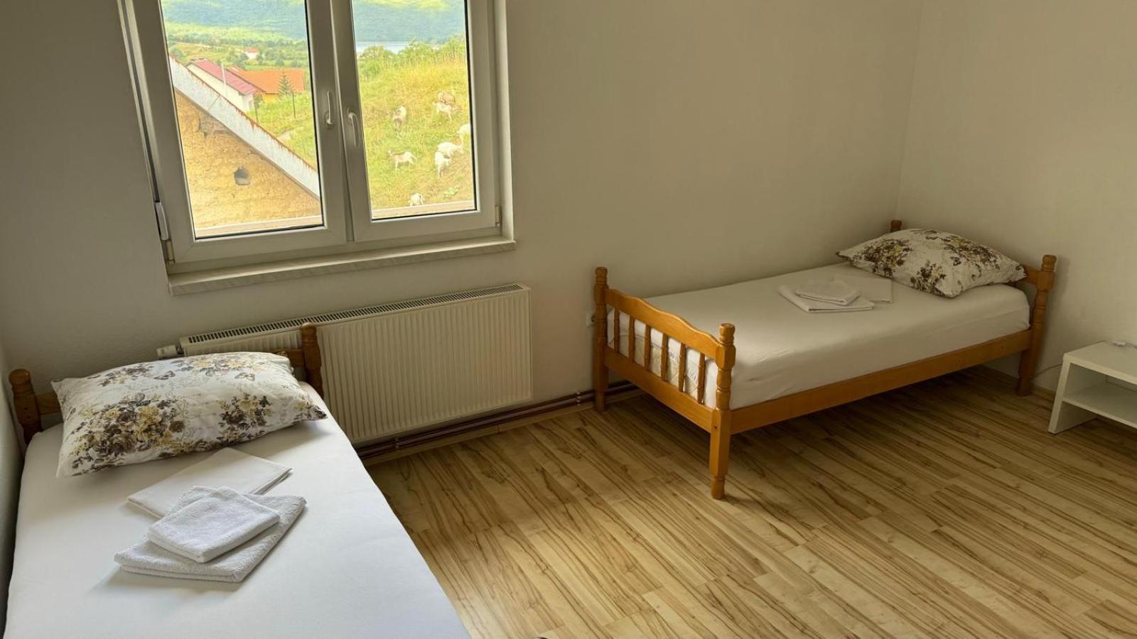 Апартаменти Apartman Malekin Prozor Екстер'єр фото